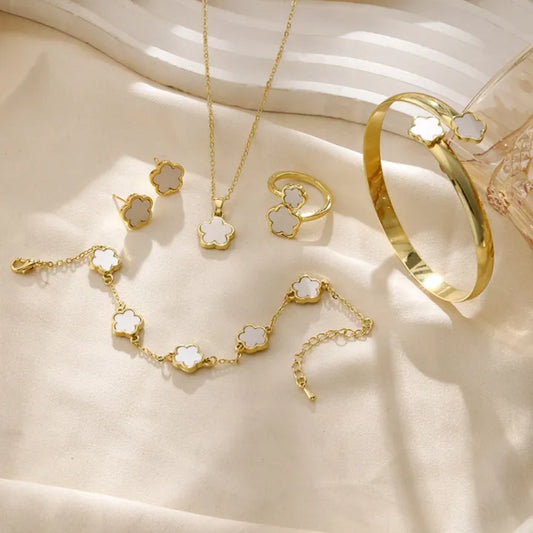 Fashion Alloy Jewelry Set Plum Blossom Five Leaf Flower Earing Girls Bracelet Jewelry Accessory Bracelet
